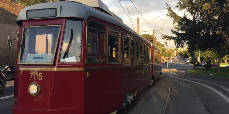 Tour di Roma in Tram anni 40 con Aperitivo